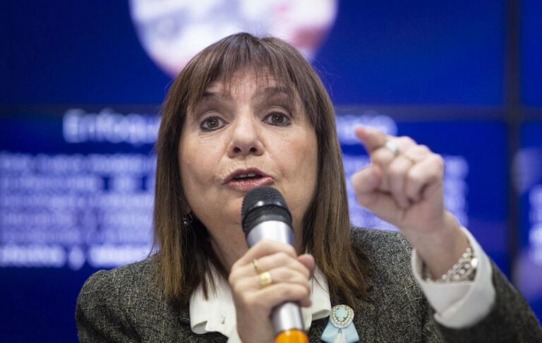 Bullrich cuestionó a Santilli por los cambios en el Presupuesto: “No vale decir una cosa que no es”