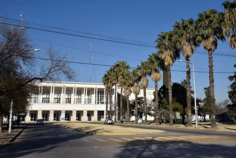 Paro universitario en Córdoba: docentes y no docentes frenan actividades y preparan una nueva Marcha Federal