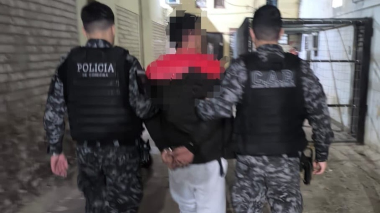 Desobedeció la restricción contra su hermana y terminó aprehendido