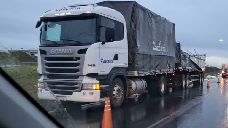 Ruta 13: un camión perdió parte de la mercadería camino a El Arañado