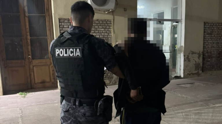 Atrapan in fraganti a un joven y recuperan una moto en barrio Hospital
