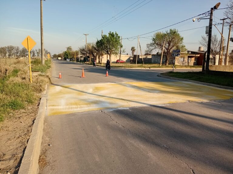 Avanzan los trabajos de señalización, mantenimiento vial y accesibilidad en distintos puntos de la ciudad