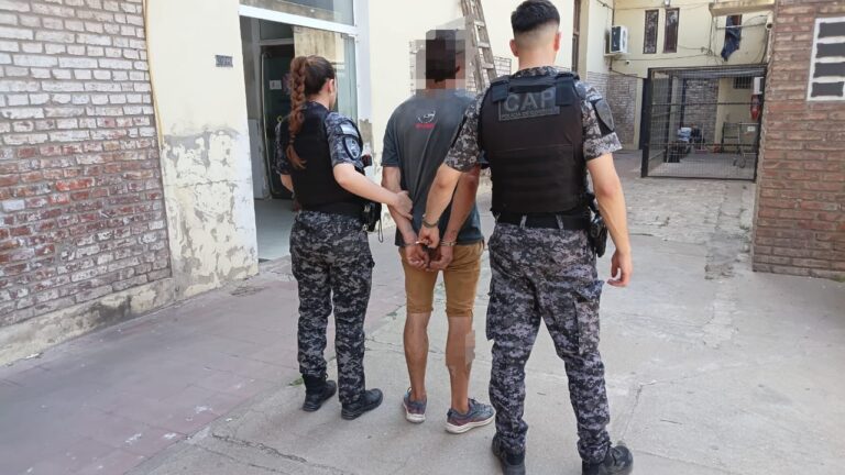 Fue detenido tras intentar robar un perfume en un autoservicio