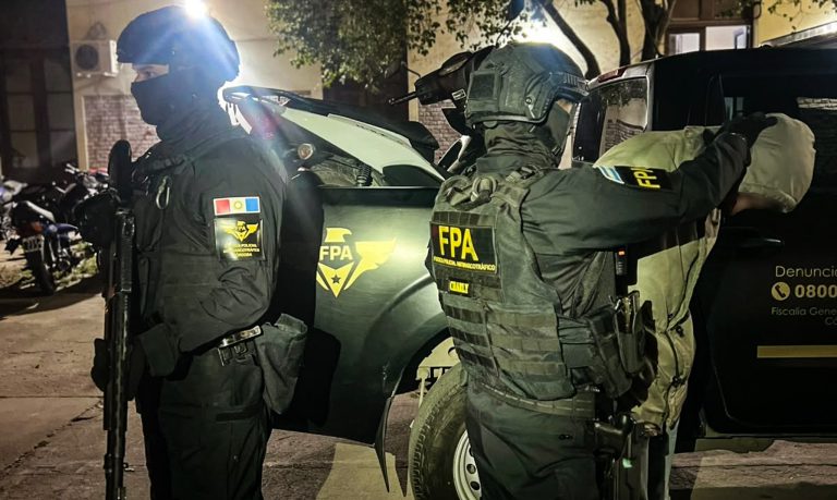 Dos detenidos y secuestro de cocaína durante un operativo en barrio Sarmiento