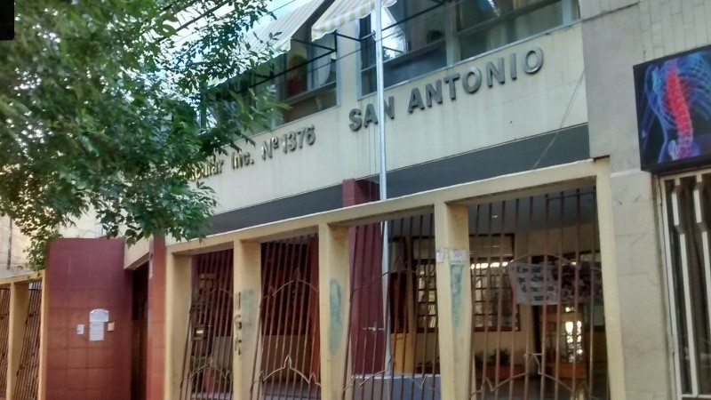 Escuela san antonio ayolas y maipu.jpg