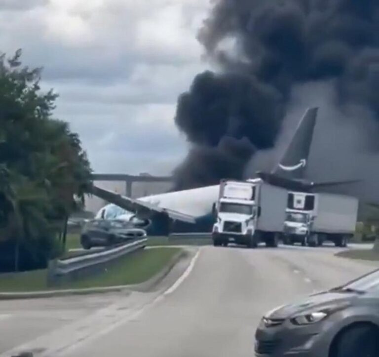 Un avión de carga se estrelló cerca del aeropuerto en Miami