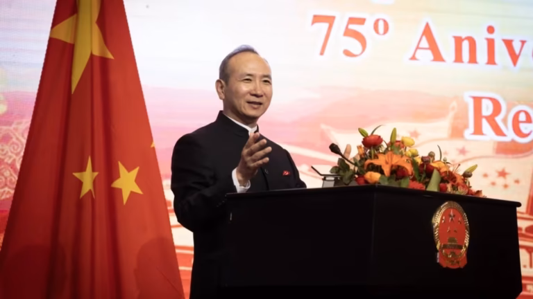 China cruzó a un funcionario de Milei por sus acusaciones sobre la tragedia en Nepal