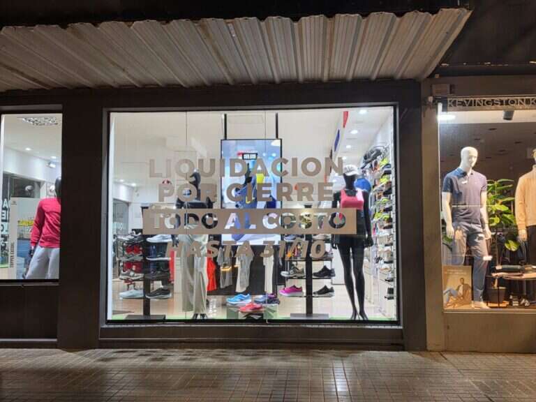 Dos comercios de ropa deportiva anunciaron su cierre