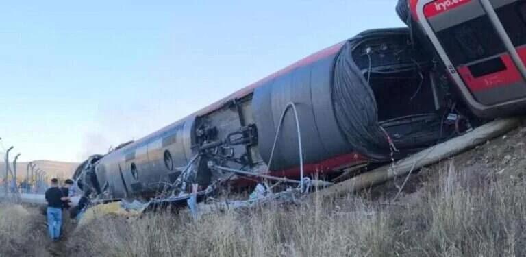 Tragedia ferroviaria en España: al menos 46 muertos tras el choque de dos trenes