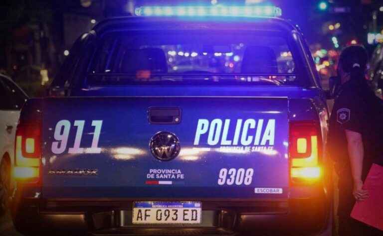 Mataron de un disparo en el pecho a un hombre en una cancha de fútbol de Rosario