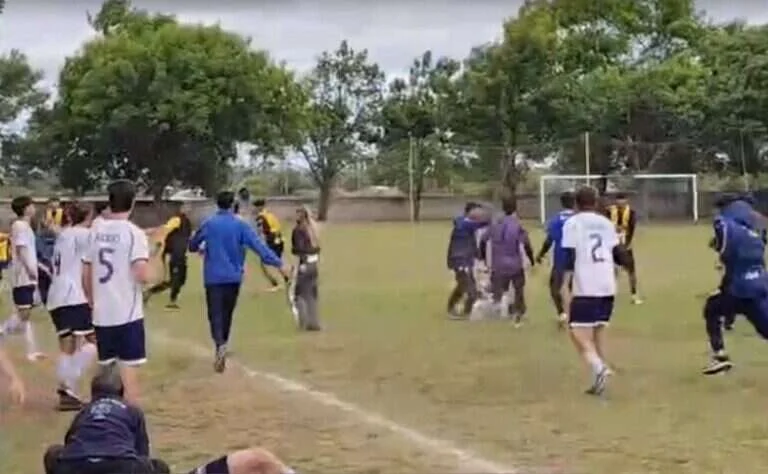 Violencia en el fútbol infantil: denuncian agresiones a menores durante un partido en Córdoba