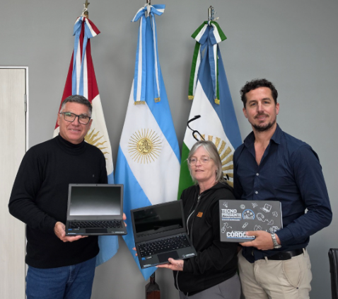 Laspiur sumó netbooks para la Escuela General San Martín