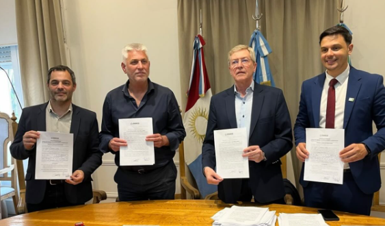 Brinkmann se sumó a ENRED y firmó por la Casa del Estudiante en Villa María
