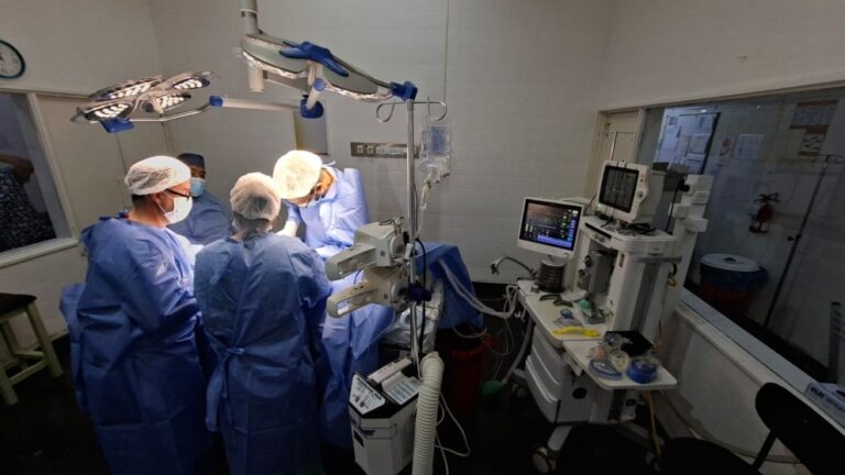 Innovación en Córdoba: el Hospital Pediátrico realizó una cirugía de vesícula con tecnología de fluorescencia