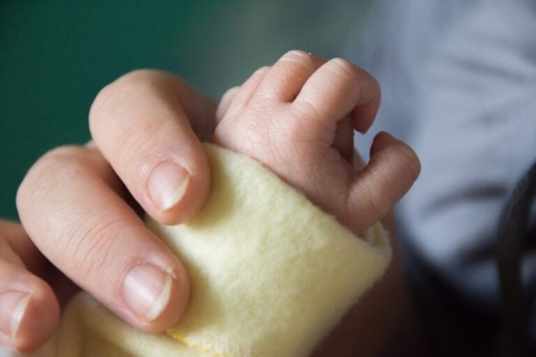 En este invierno, las internaciones por enfermedades respiratorias en bebés cayeron un 78% y no se registraron muertes