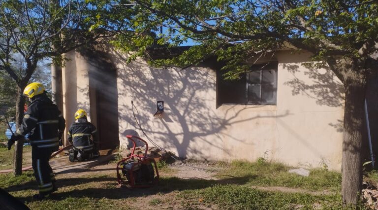 Las Varillas: un incendio en una vivienda dejó solo daños materiales