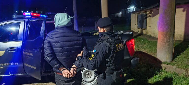 Dos detenidos y secuestro de drogas durante controles antinarcóticos en Cruz Alta y Porteña
