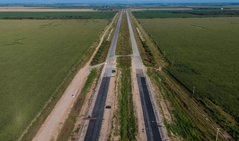Llaryora anunció que este mes se habilitarán 10km de la Autopista 19