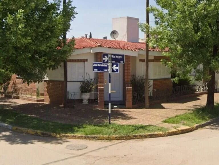 Barrio Cottolengo: motochorros asaltaron a una adolescente de 17 años y la dejaron herida