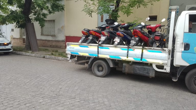 La Policía secuestró nueve motocicletas durante un operativo nocturno