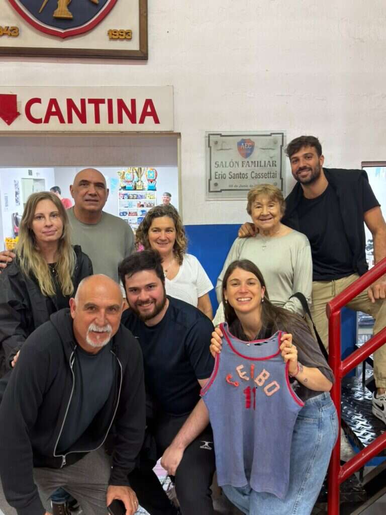 La familia de Erio Cassettai visitó El Ceibo y dejó un recuerdo de su legado