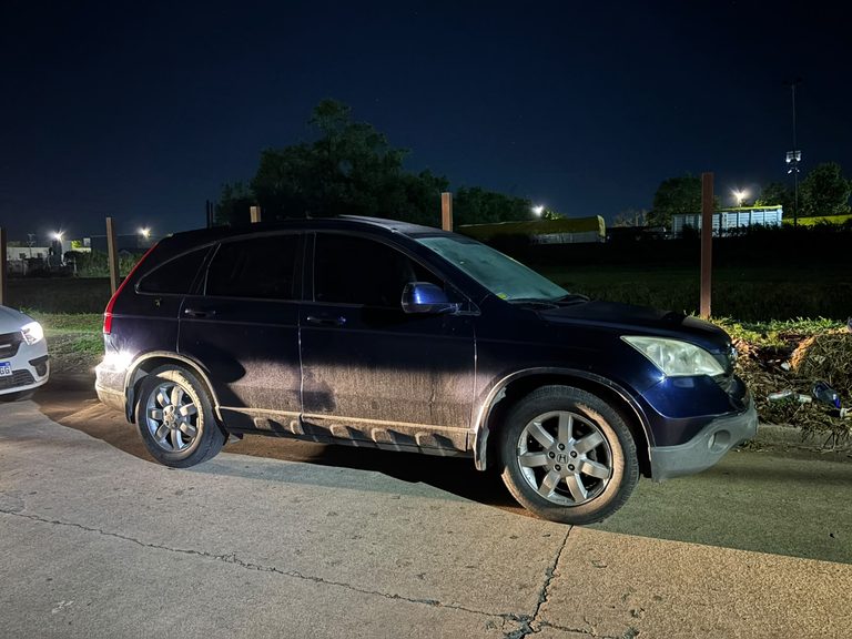 Hallaron una camioneta con pedido de secuestro por sustracción estacionada en calle Raúl Dosanto