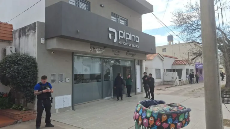 Investigan posibles vínculos entre el violento asalto a una aseguradora y el robo a una escribanía