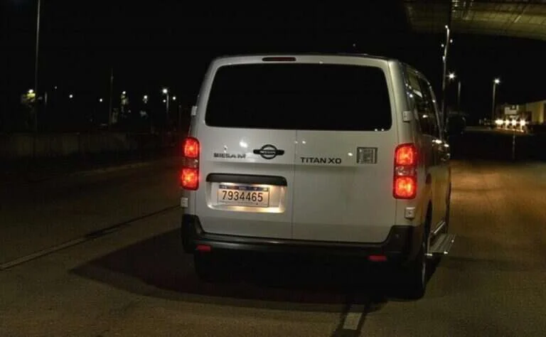 Flávio Bolsonaro habría ingresado al aeropuerto de Puerto Iguazú en una caravana de camionetas