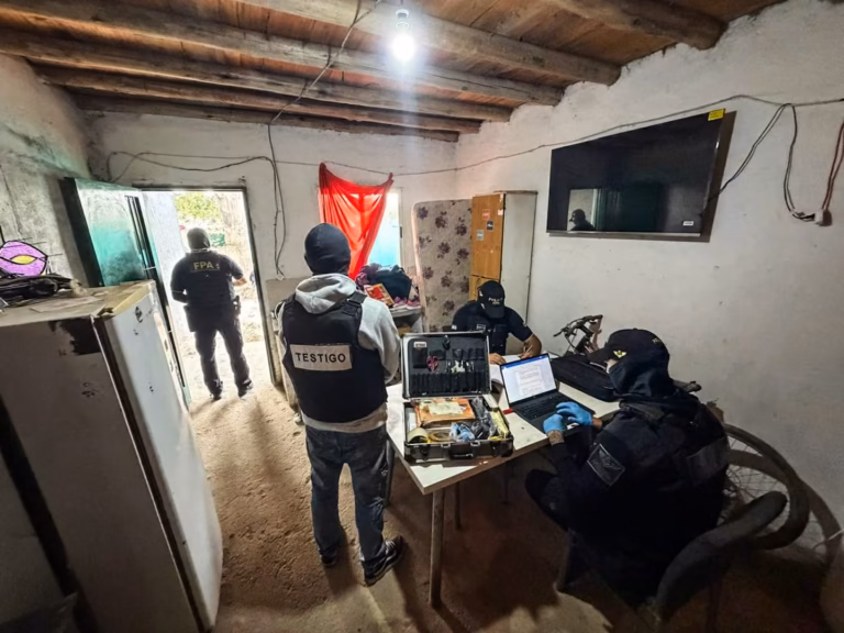 Cayeron “Los Pitbulls” en Alta Gracia: ocho detenidos por venta de drogas