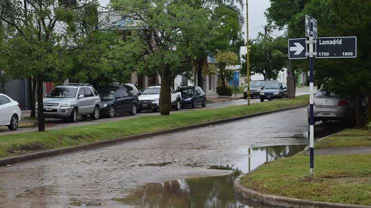 Cayeron más de 20 milímetros en 20 minutos y rige doble alerta por tormentas severas