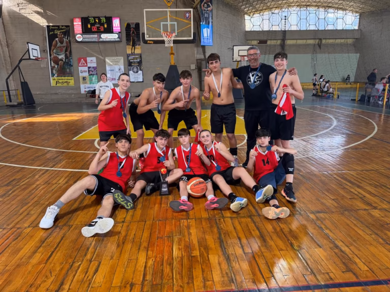 Maristas se consagró campeón provincial de básquet Sub 15 tras 50 años