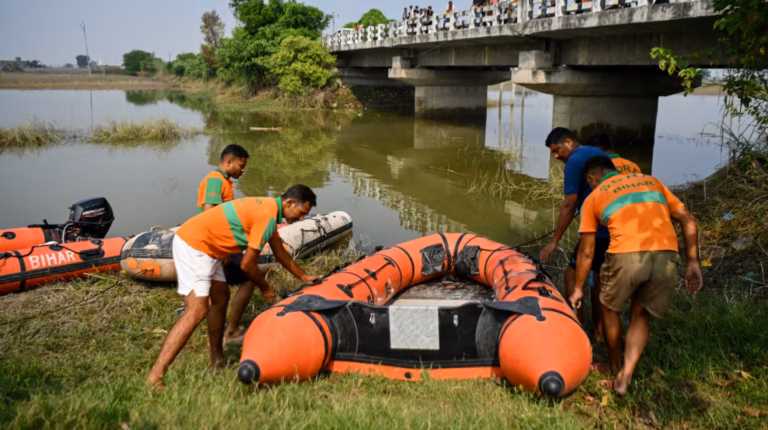 Tragedia en India: murieron trece niños tras el vuelco de un barco en el río Ganges